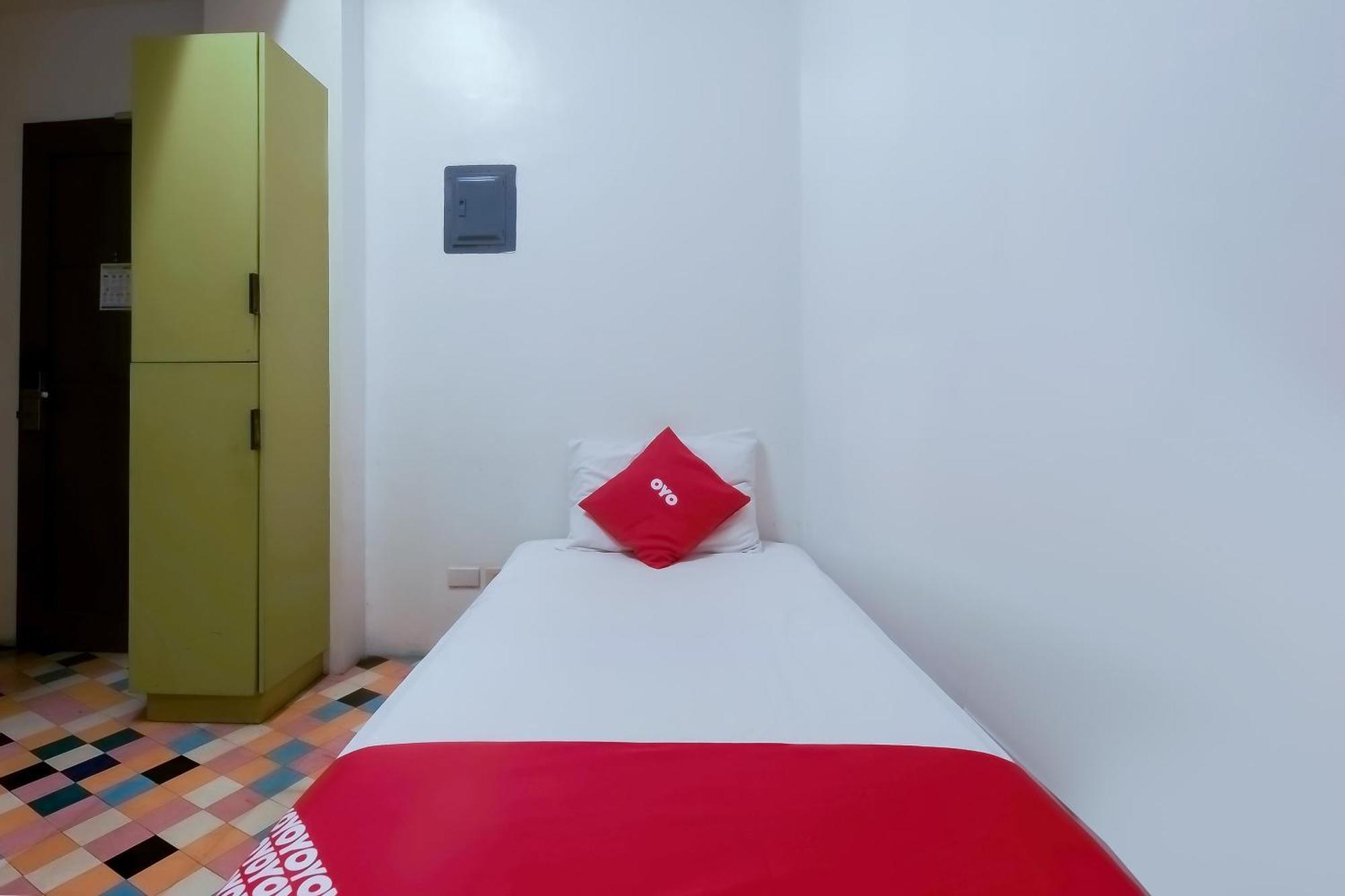 Spot On Junction Hostel Makati City Esterno foto