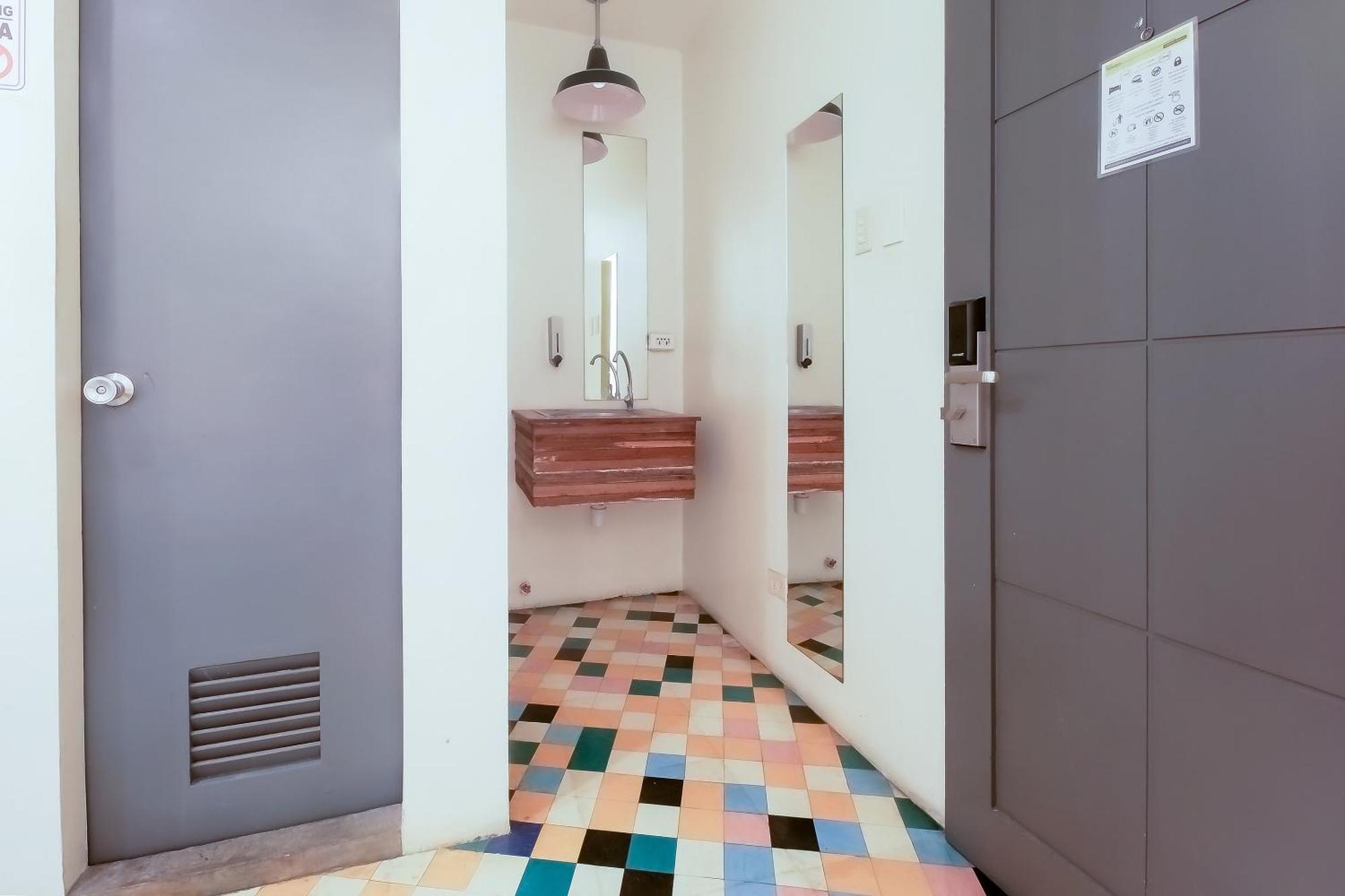Spot On Junction Hostel Makati City Esterno foto